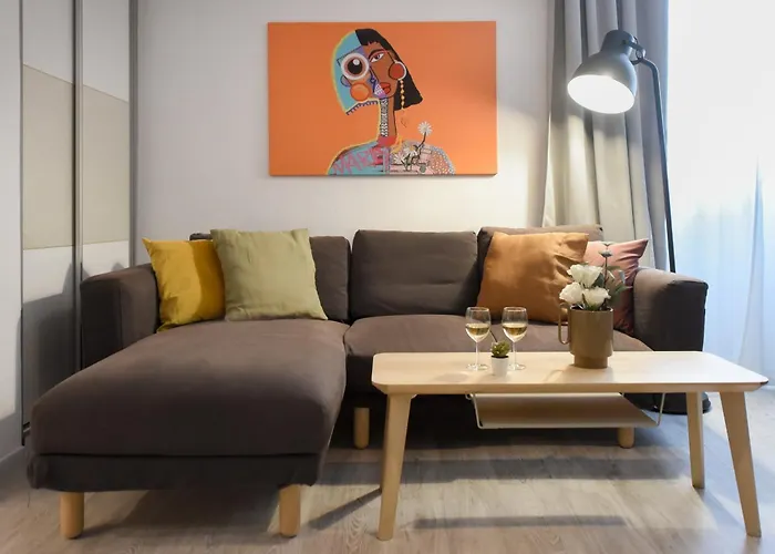 Cozy 2-Bedroom Retreat In The Heart Of History
