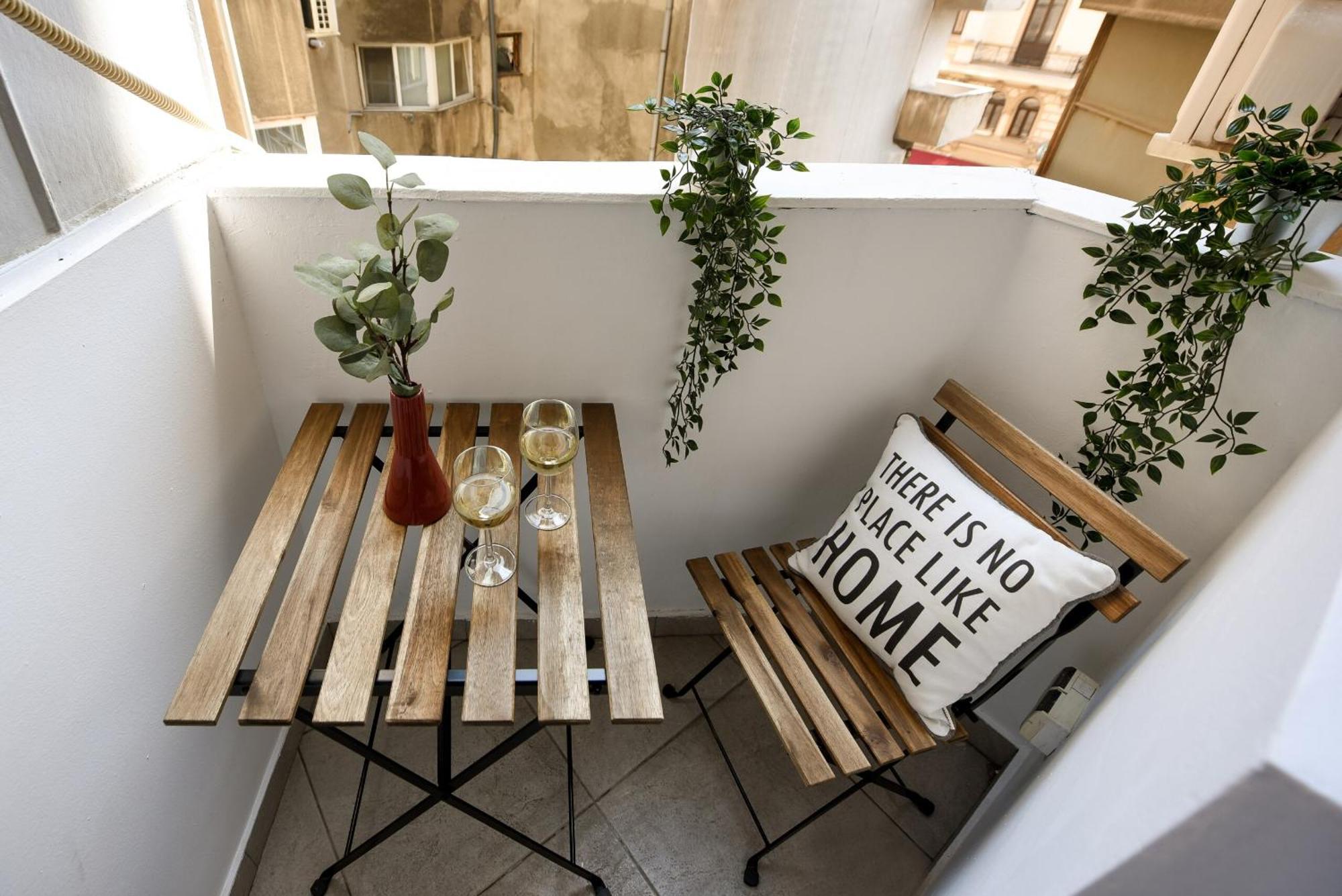 Cozy 2-bedroom Retreat In The Heart Of History Bucharest